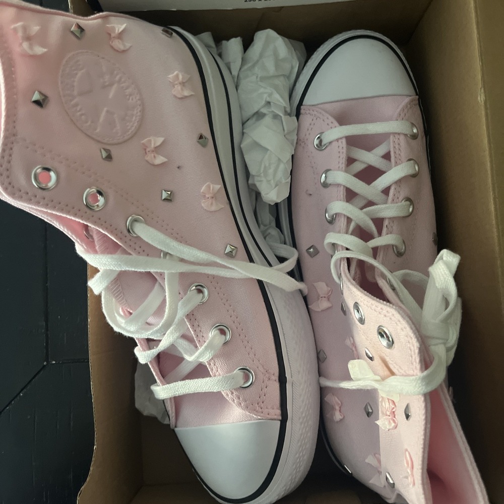 Converse Chuck Taylor Pink High-Top Platform Sneakers Stud & Bow Women 9.5 NEW - Picture 3 of 5